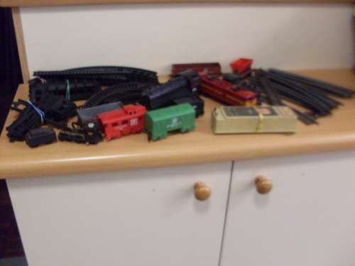 LIMA PART SAR TRAIN SET  WITH TRACKS LOCO AND COACHES AND A BONUS PLASTIC PART TRAIN SET