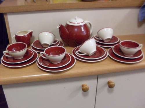 VINTAGE SUSIE COOPER RED AND CREAM TEASET ...21 PIECES