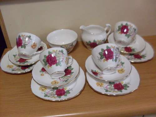 SO PRETTY...VINTAGE CROWN ROYAL ROSE PATTERN 4 X TRIOS MILKJUG AND SUGAR BOWL