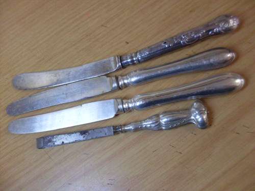 4 HALLMARKED SILVER PIECES (SOLD AS SCRAP SILVER)