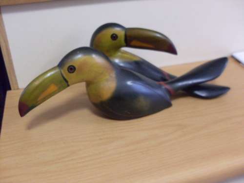 FEATHERS GALLERY LIMITED EDITION SET OF 2  WOODEN TOUCAN HANDCARVED  HAND PAINTED