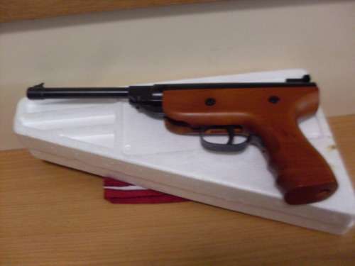 FABULOUS SUPER AIR PISTOL  (4.5 MM CAL ) WORKS ...32 1/2 CM LENGTH ..ORIGINAL BOX