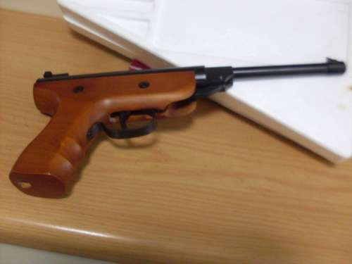 FABULOUS SUPER AIR PISTOL  (4.5 MM CAL ) WORKS ...32 1/2 CM LENGTH ..ORIGINAL BOX