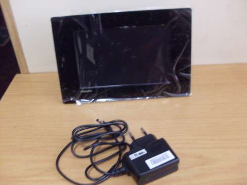 PHILIPS BLACK DIGITAL PHOTO FRAME...WITH CABLES...WORKING