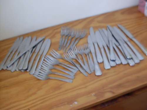 A SET OF 24 KNIVES  +3 SETS OF 6 CAKE FORKS (STAINLESS STEEL )  TOTAL 42 PIECES