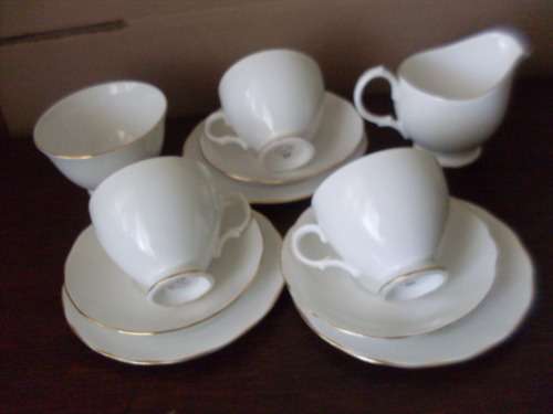 QUEEN ANNE WHITE/GOLD PART TEASET....11 PIECES