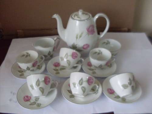 SWEET 16 PIECE COFFE CUP TEASET...ROSES...ALFRED MEAKIN ENGLAND
