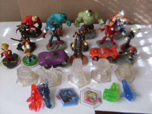 TOTAL OF 26 VARIOUS ORIGINAL DISNEY MARVEL INFINITY FIGURINES /POWER DISCS AND MORE