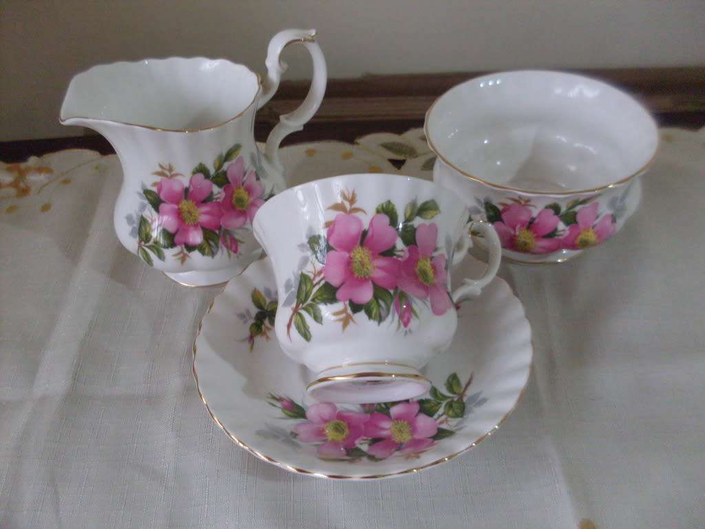 ROYAL ALBERT PRAIRIE ROSE DUO AND MILKJUG AND SUGAR BOWL