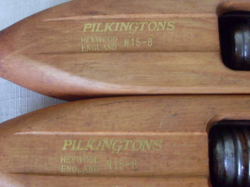 VINTAGE PILKINGTON(ENGLAND ) CIRCA 1932 WEAVING WOODEN WEAVING SHUTTLES WITH METAL TIPS ETC
