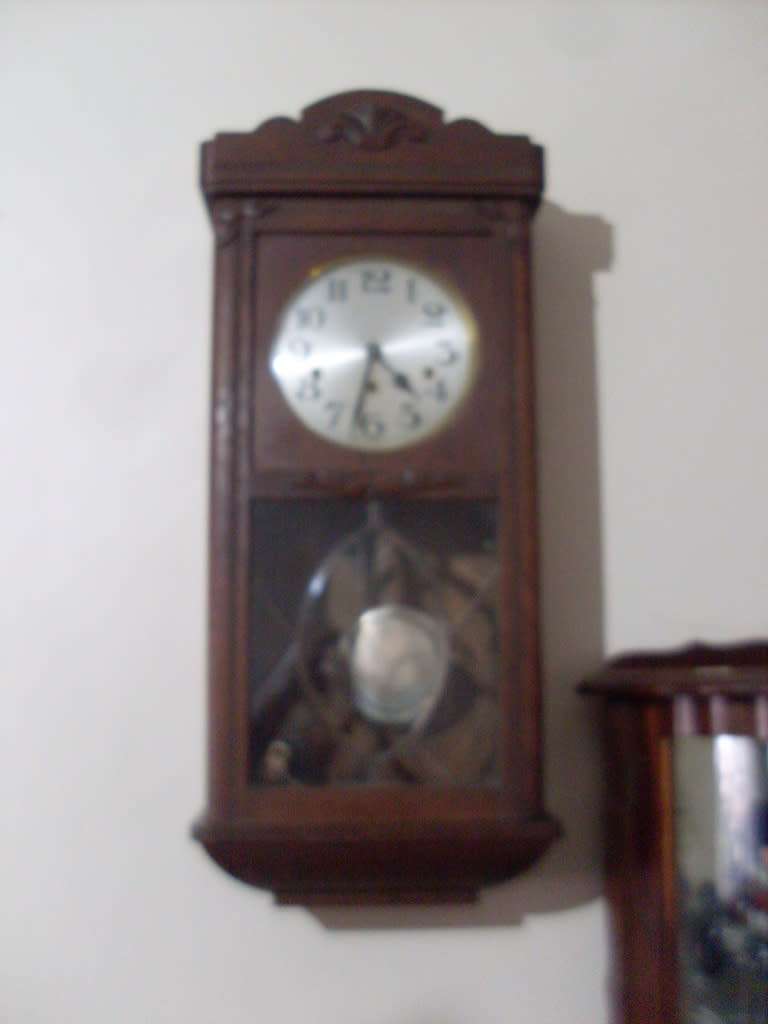 STUNNING VINTAGE LARGE WESTMINSTER CHIME WALL CLOCK...WORKS/CHIMES VERY LOUD