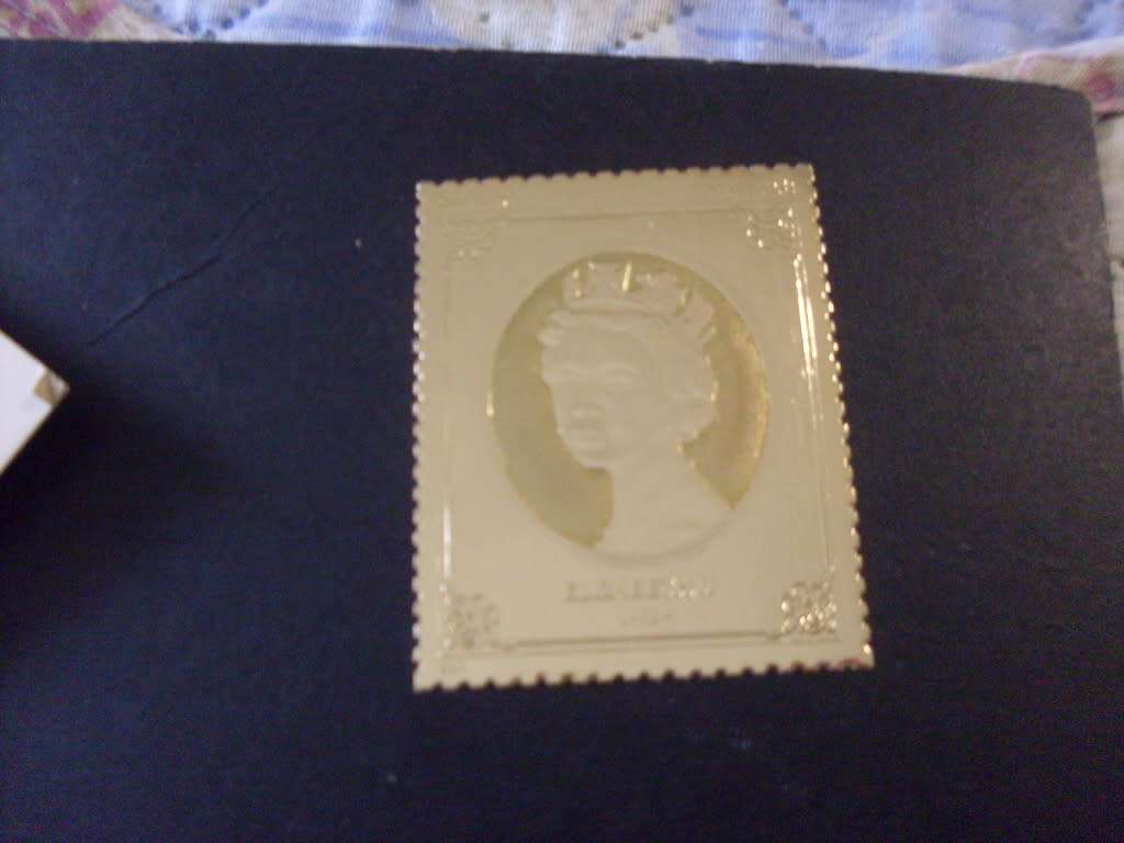 1 STAMP OFQUEEN ELIZABETH 2 ..23 KARAT YELLOW GOLD+12 KARAT WHITE GOLD OVERRLAY