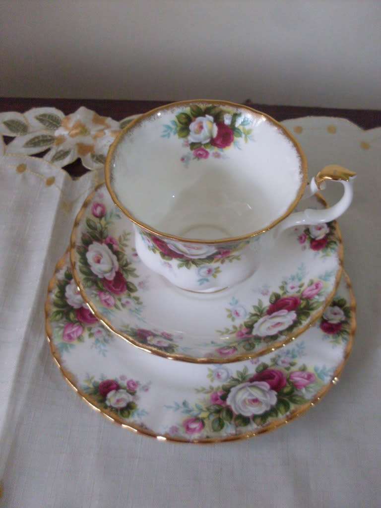 PRETTY ROYAL ALBERT CELEBRATION TRIO ....DAMAGE FREE