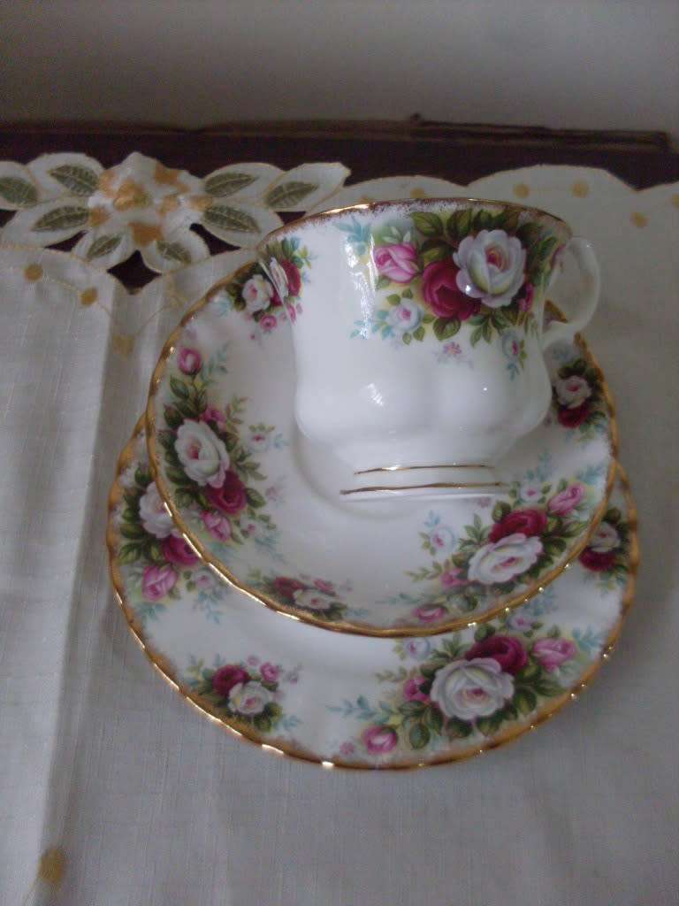 PRETTY ROYAL ALBERT CELEBRATION TRIO ....DAMAGE FREE