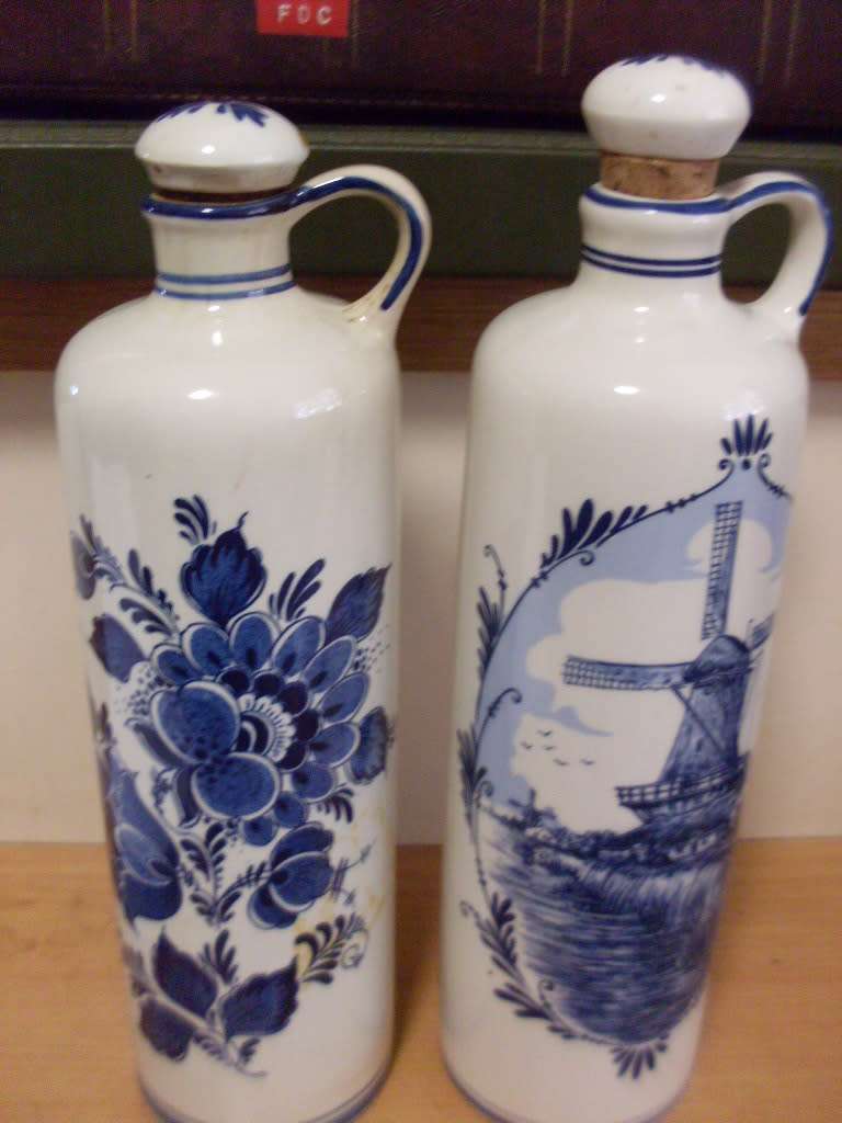 2 X DELFT BLUE & WHITE DECANTER BOTTLE STYLE FOR BOLS ...HAS STOPPERS