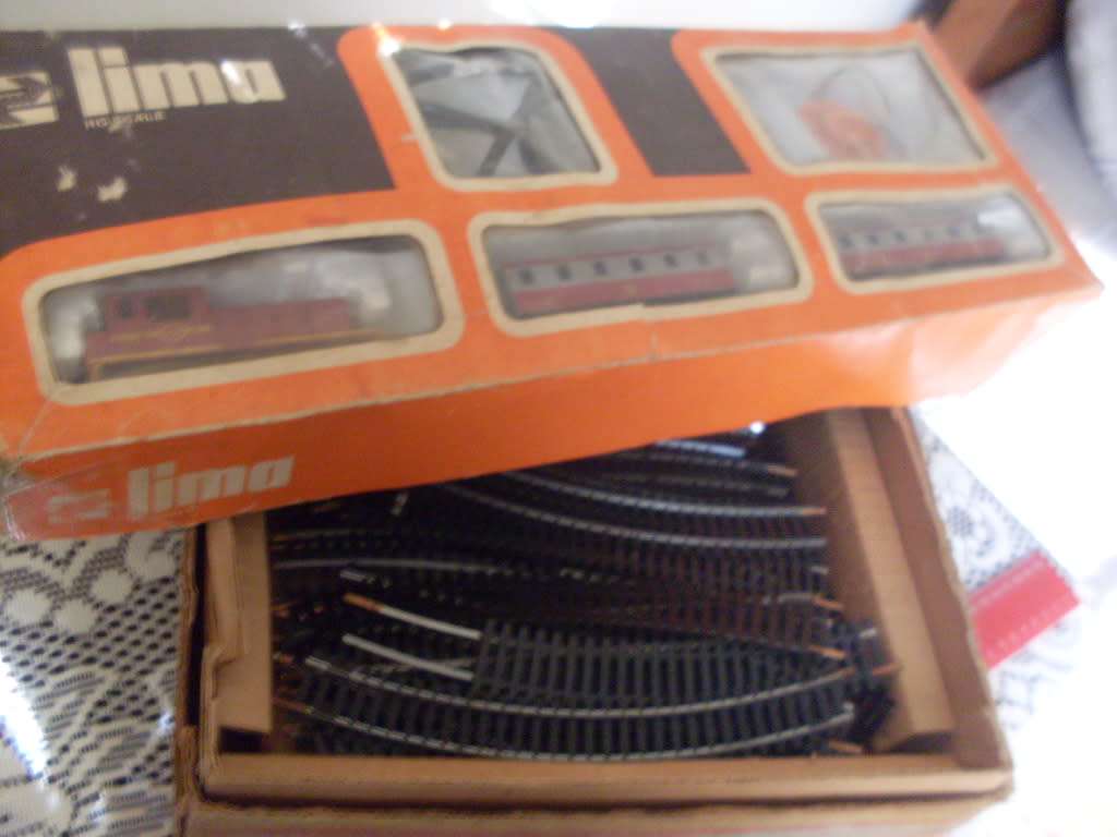 LIMA HO SCALE SAR TRAIN SET...SOLD AS IS UNTESTED