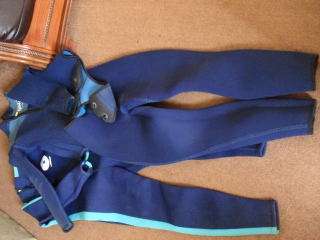 2 WET SUITS !!!!!!!  1 FULL BODY AND 1 X2 PIECE SET
