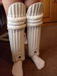 A PAIR OF SMALL G.M (( ENDORSED BY GRAEME SMITH )) CRICKET PADS !!!!!!