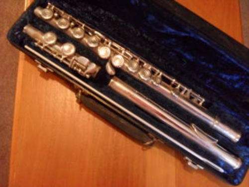 A LOVELY FLUTE IN NICE HARD CASE (( MADE BY CENTURY ))