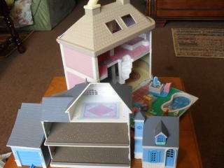 SOME DOLLS HOUSES AND FURNITURE !!!!! HAVE A PEEP !!!!!
