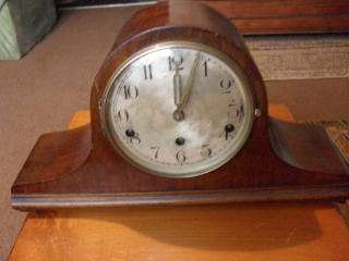 A LOVELY WESTMINISTER CHIME MANTLE CLOCK