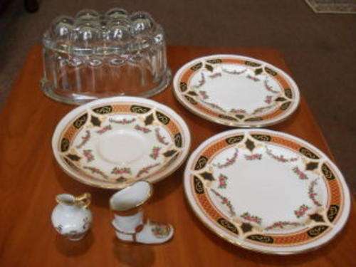 OLD JELLY MOULD...3 COLCLOUGH  AND 2 LIMOGES PIECES.....