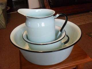 3 X LIGHT GREEN ENAMEL ITEMS ALL FOR 1 BID !!!!!!!!