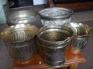 A LOVELY LOT OF 5 BRASS PIECES (( 2 ARE MADE IN ENGLAND ))