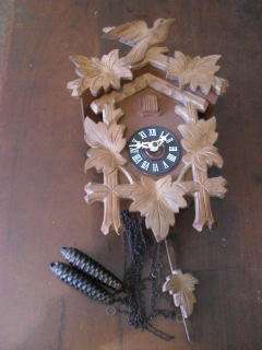 A STUNNING CUCKOO CLOCK !!!!!! 47 CM X 25 CM X 14 CM !!!!!!!