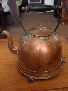 A VINTAGE OLD COPPER KETTLE !!!!!!!!!