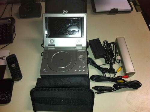 AIRIS Portable DVD Player