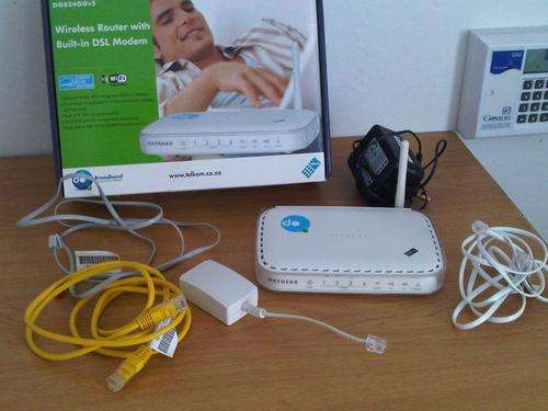 >>> NETGEAR WIRELESS ROUTER WITH BUILT IN DSL MODEM!! <<<
