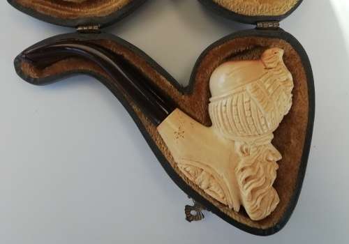 EXQUISITELY CARVED BLOCK MEERSCHAUM SMOKING PIPE WITH FITTED CASE
