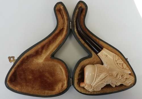 EXQUISITELY CARVED BLOCK MEERSCHAUM SMOKING PIPE WITH FITTED CASE