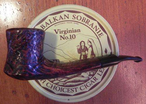 !! A VERY UNIQUE AND COLLECTABLE VINTAGE SMOKING PIPE !!