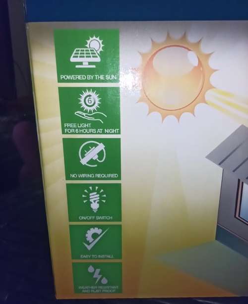 LOTS OF SOLAR LIGHTS 2650 MAH 100 LUMS