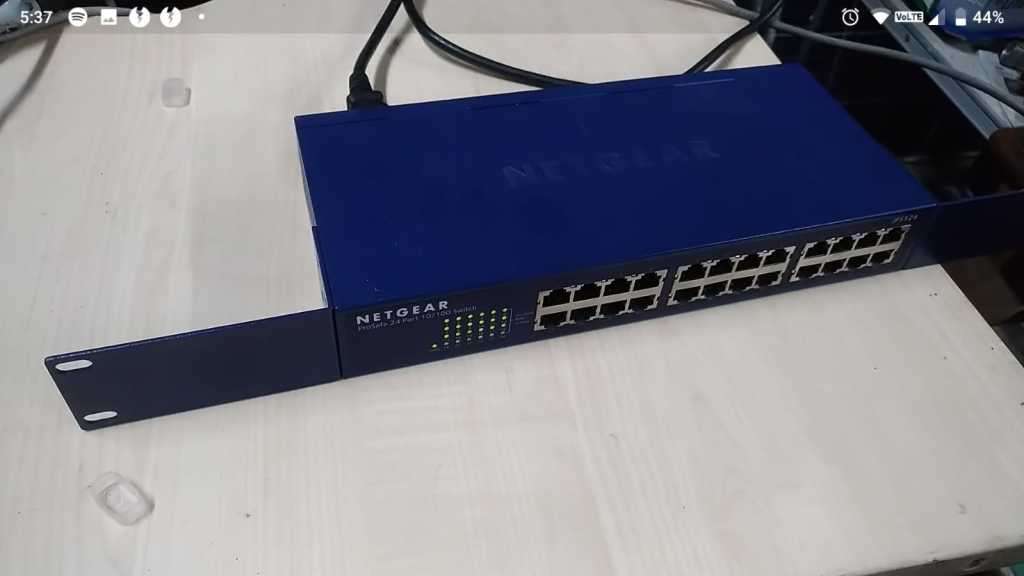 Netgear ProSafe 24 Port 10/100 Switch JFS524 v2 w/ RACK EARS