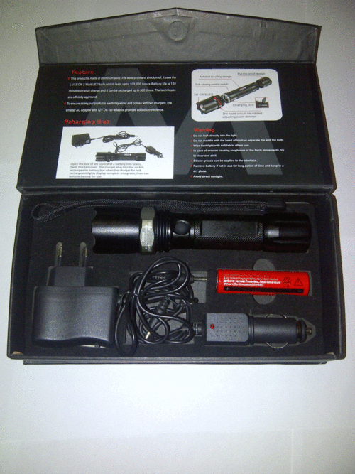 Rechargeable CREE LED 200 Lumen Torch with adjustable zoom function