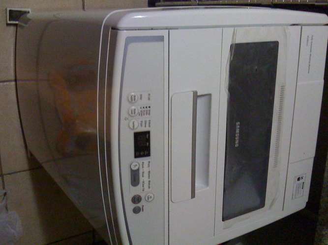 Samsung Washing Machine R1 No reserve. Thats right R1 no reserve