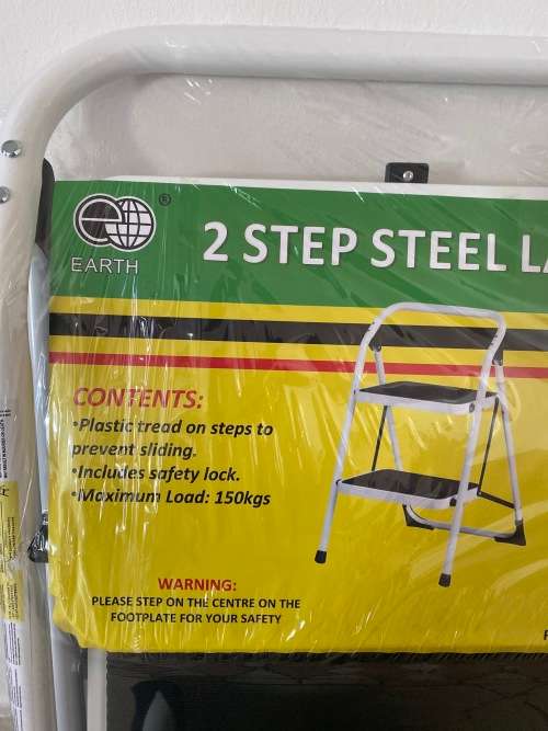 2 STEP STEEL LADDER
