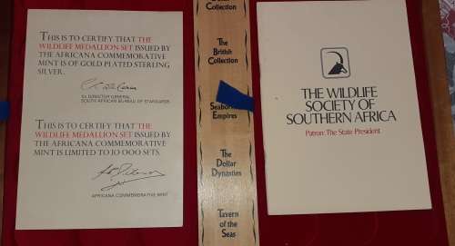 BEAUTIFUL  IMBUIA & YELLOW WOOD COIN CASE