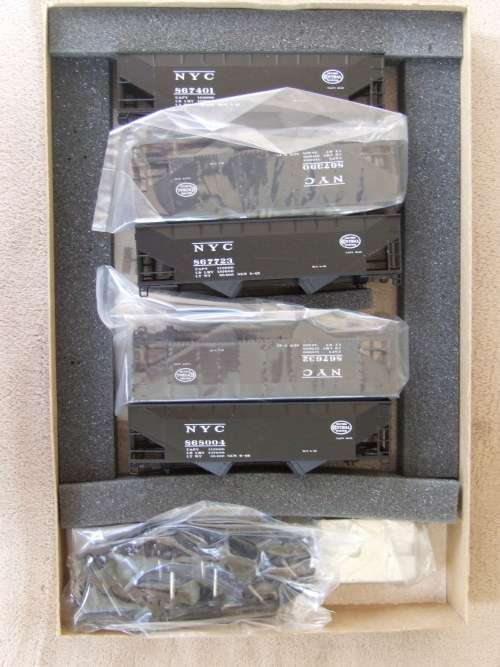 Athearn HO Open Hopper Kits (Five Hoppers Per Kit) Reading and NYC.