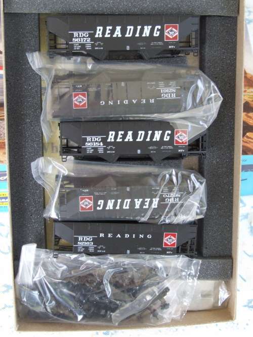 Athearn HO Open Hopper Kits (Five Hoppers Per Kit) Reading and NYC.