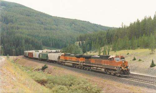 Athearn HO Scale BNSF GE C44-9W Diesels. Pair