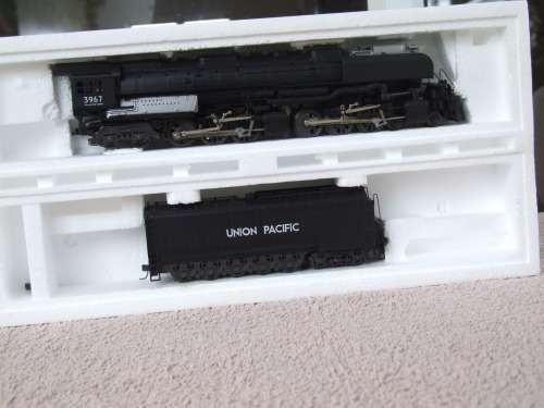Rivarossi HO Scale Union Pacific 4-6-6-4 Challenger Class Locomotive No, 3967
