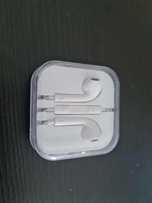 Wired earphones