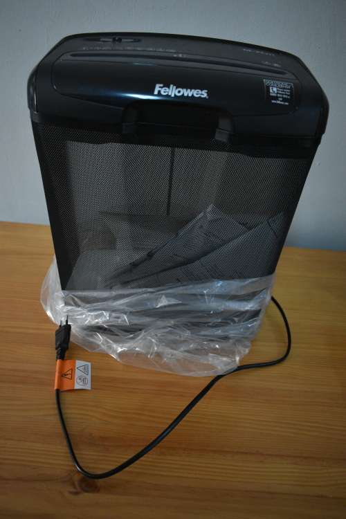 Fellowes M-7cm Paper shredder