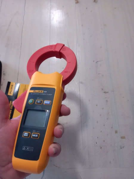 FLUKE 369 LEAKAGE CURRENT CLAMP METER
