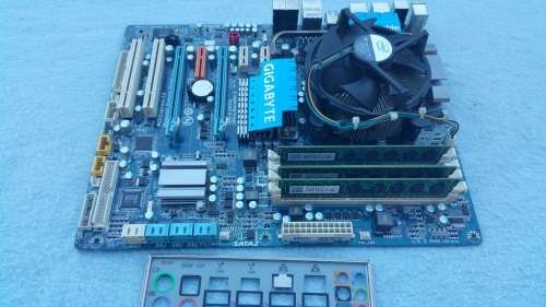 Awesome Gaming Intel I7-920 Cpu Bundle - Gigabyte Motherboard GA-EX58-UD3R + 6 Gig DDR3 Ram