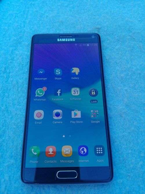 Samsung Galaxy Note 4-32 Gig-Box,Books,Charger & Brand New Samsung Original battery Paid  R700 For